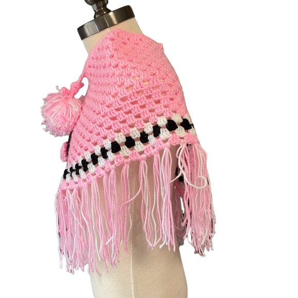 Handmade Knit and Fringe Poncho Size Ages 2-5 Years - Picture 4 of 5